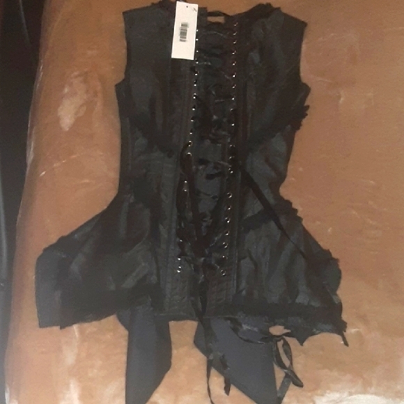 Elegant Black Ruffled Corset - Picture 3 of 9